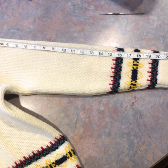 EUC Vintage Ladies Tundra 💯% Pure Virgin Wool Sweater - Picture 10 of 11